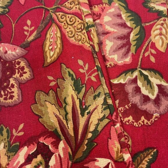 Four 100 % cotton napkins red floral print 20 x 20 - Picture 2 of 4